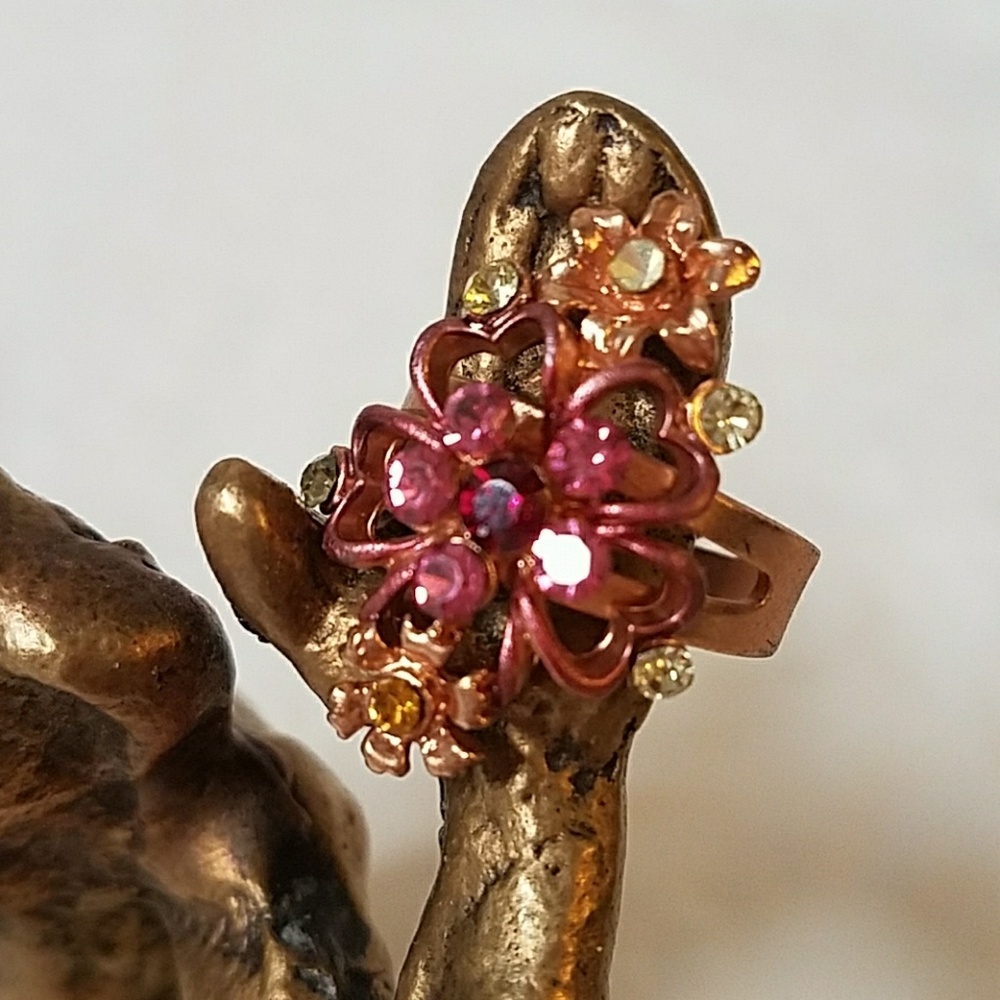 *REDUCED*Adj costume Vtg look ring